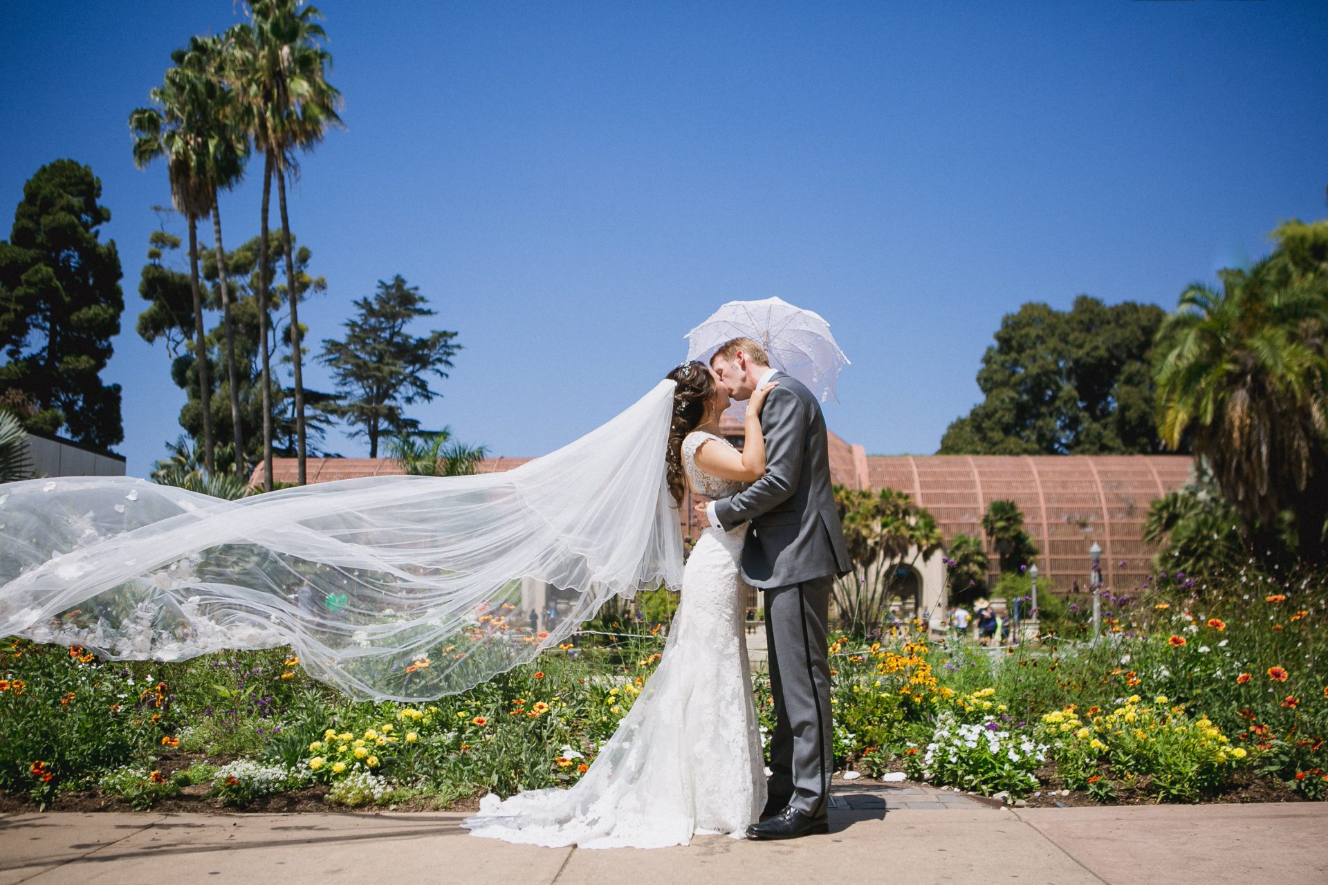 Learn How to Choose A Wedding Veil - All You Need To Know!